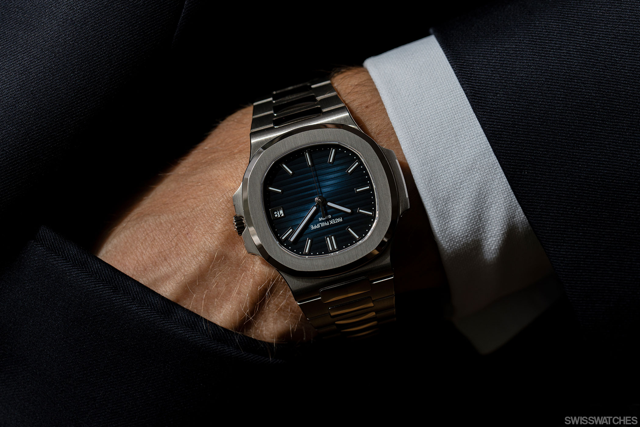 Patek-Philippe-Nautilus-5811-1G-001-Wristshot