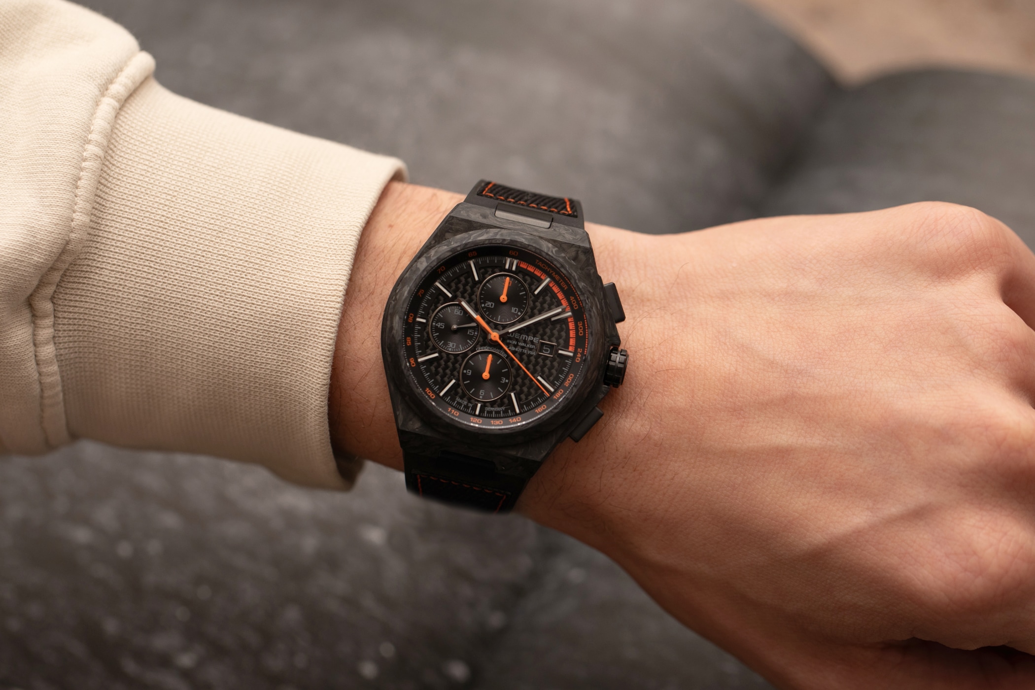 wempe-iron-walker-chronograph-46-carbon-WI690011-orange-wristshot