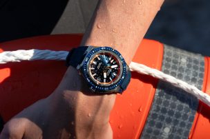 the-zenith-defy-extreme-diver-wrist-with-rescue-hoop