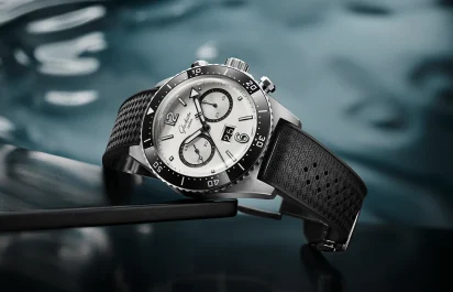 glashuette-original-seaq-chronograph-silver-screen-lying