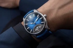 h-moser-cie-pioneer-retrograde-seconds-on-the-wrist