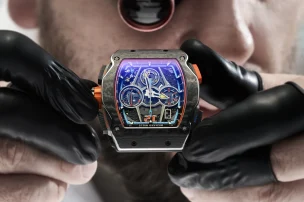 richard-mille-65-01-mclaren-w1-case-savoir-faire-frontal