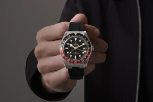 tudor-black-bay-58-gmt-ref-m7939g1a0nru-0001-dial-2