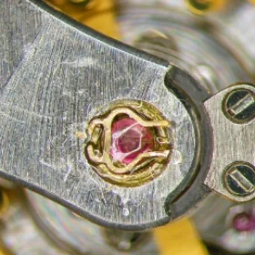 Block 9 – Patek Philippe Uhren: Servicefehler 2 – Stoßsicherungsfeder