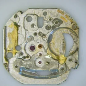 Block 9 – Patek Philippe Uhren: Servicefehler 4 – Grundplatine verkratzt