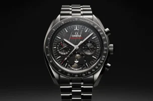 omega-speedmaster-moonphase-meteorite-30430435201001-front