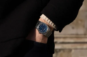 On the wrist: Vacheron Constantin Historiques 222 in stainless steel with blue dial