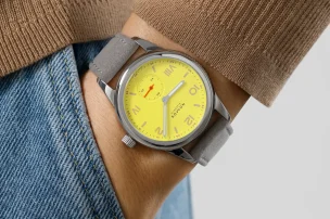 nomos-glashuette-718-722-club-campus-starlight-night-sky-wristshot