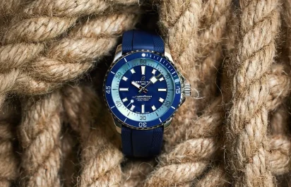 Die Breitling Superocean Sylt Limited Edition Referenz A173759A1C1S1 in der Frontalansicht.