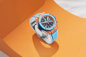 Die Hublot Big Bang Unico Summer 2025 zeigt sich vor einem orangen Hintergrund