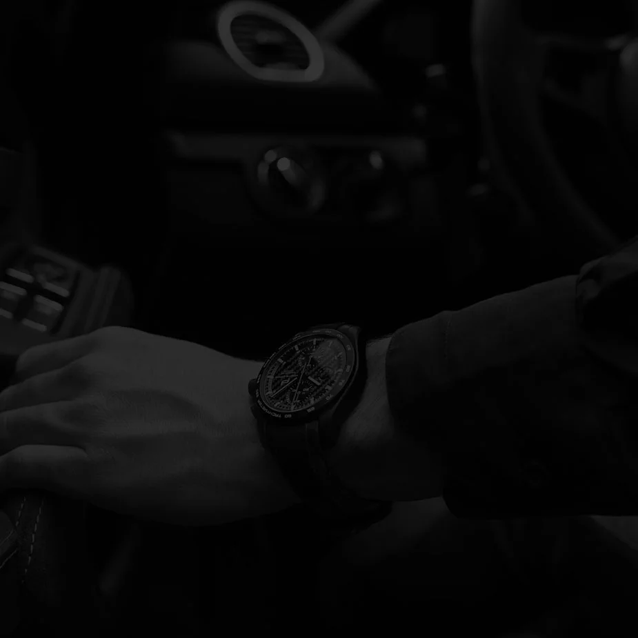 porsche-design-chronograph-718-spyder-rs-studio-hintergrund-2