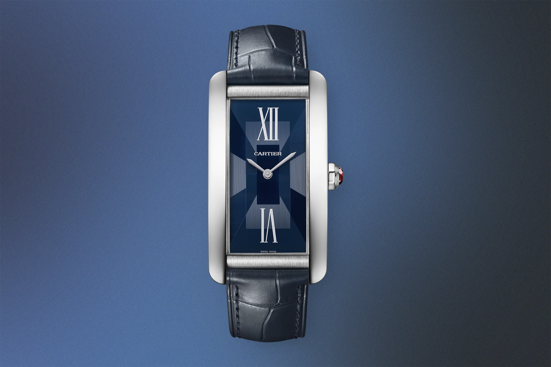 Das Zifferblatt der Cartier Tank Américaine im Art-déco-Stil.