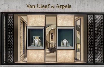 Die Van Cleef & Arpels Boutique in Frankfurt am Main von außen.