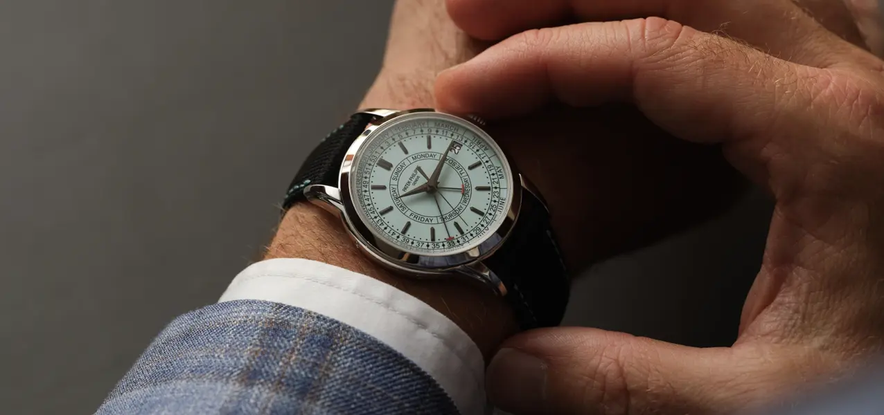 Die Patek Philippe und Kutter 1825 Calatrava Weekly Calendar Ref. 5212A-012 am Handgelenk.