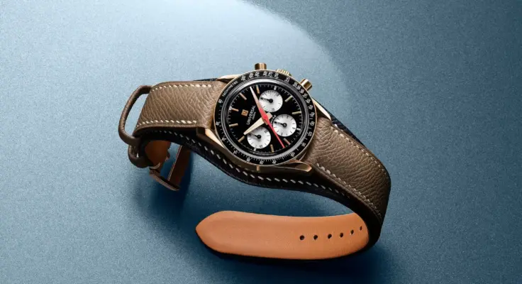 Universal Genève Tribute to Compax schwarzes Zifferblatt