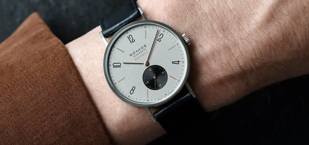 Die Wempe Signature Collection Nomos Tangente neomatik 39 Ref. NO000154 am Handgelenk.