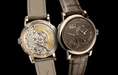 Die A. Lange & Söhne Lange 1 Daymatic Honeygold Ref. 320.050 von vorn und von der Rückseite.