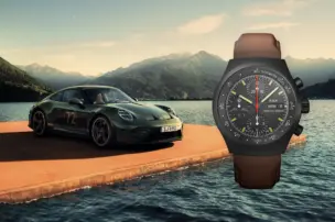 Der Porsche Design Chronograph 1 zu 90 Jahren Ferdinand Alexander Porsche zusammen mit einem Porsche 911.