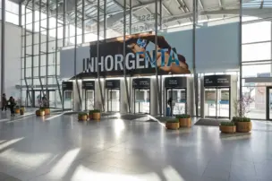 Blick auf den Eingang der Messe München während der Inhorgenta