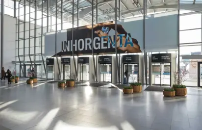 Blick auf den Eingang der Messe München während der Inhorgenta