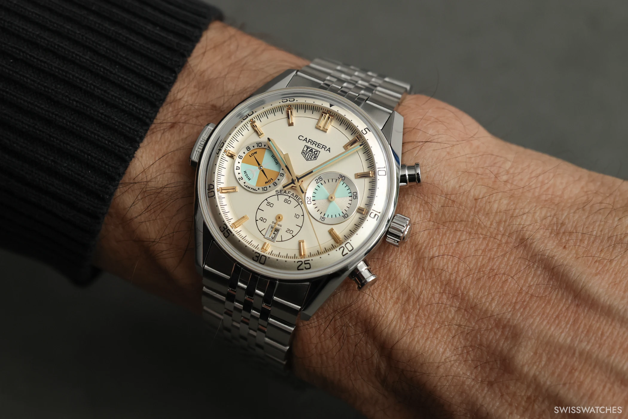 Die TAG Heuer Carrera Seafarer Ref. CBS2016.EB0430 am Handgelenk.