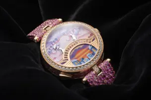 Das Zifferblatt der Van Cleef & Arpels Poetic Complications Kollektion Pont des Amoureux Aube.