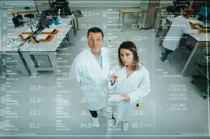 Drei Personen im Labor der COSC