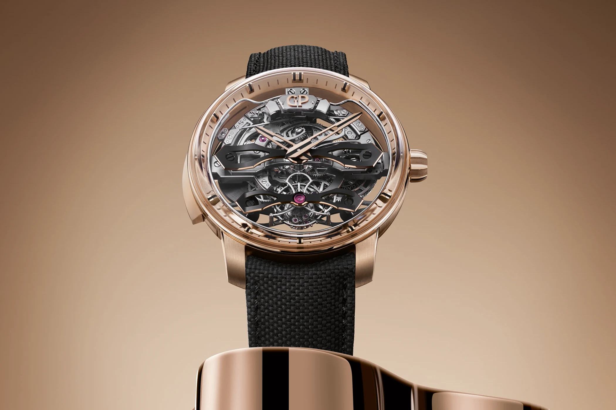 Die Frontalansicht der Girard-Perregaux Minute Repeater Flying Bridges Ref. 99840-52-2013-5CC.