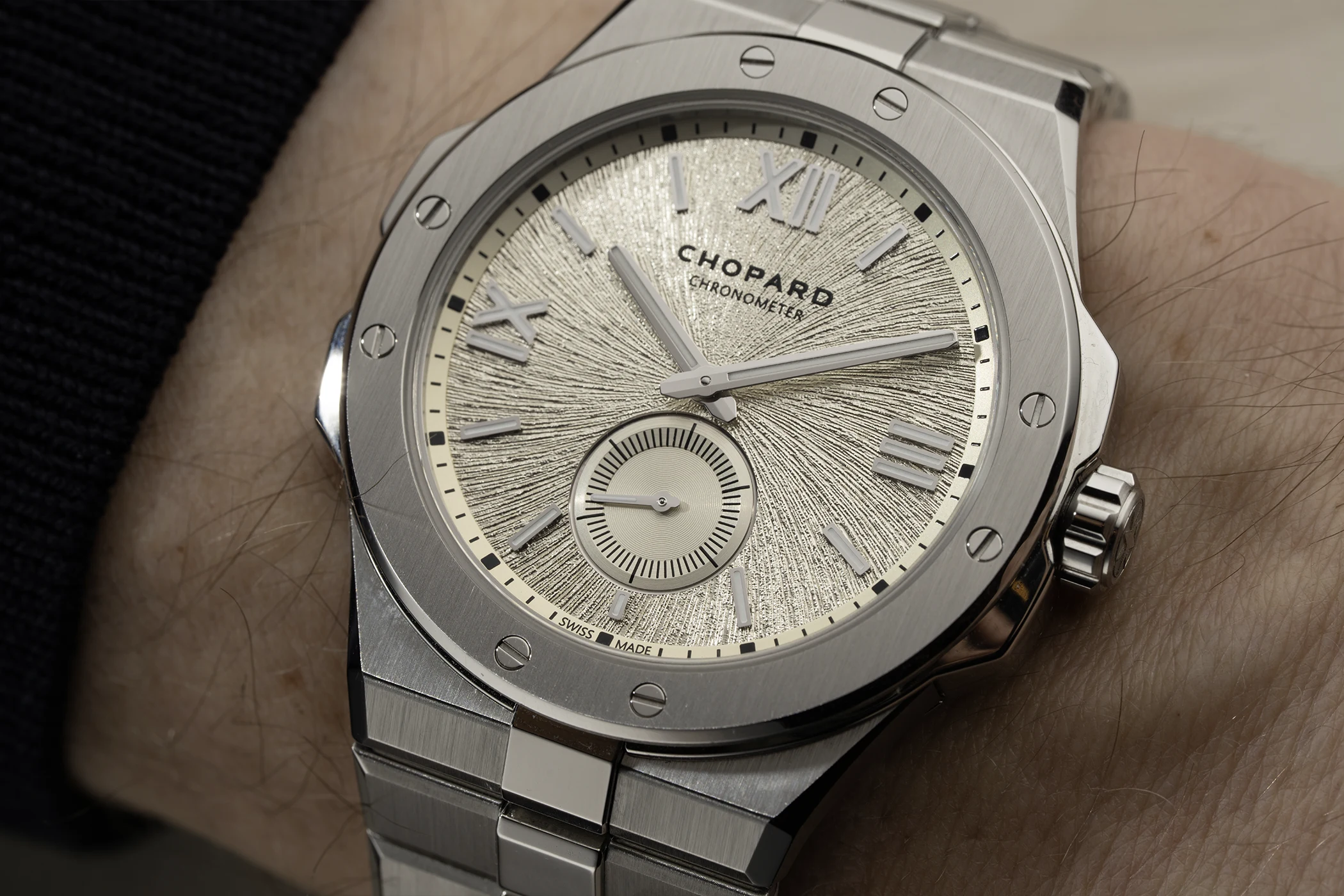 Alpine Eagle 41 XPS Mountain Glow, Nahaufnahme Zifferblatt