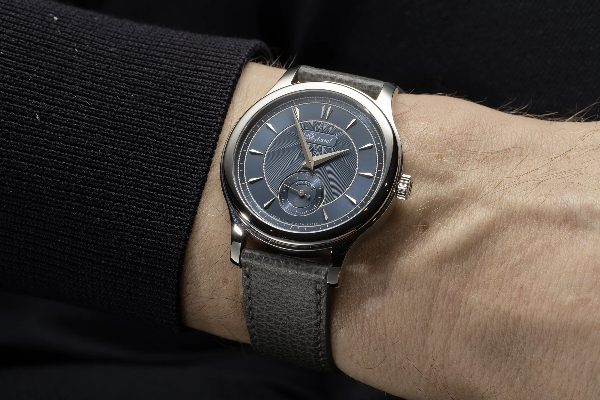 Die L.U.C 1860 aus Lucent-Stahl am Handgelenk