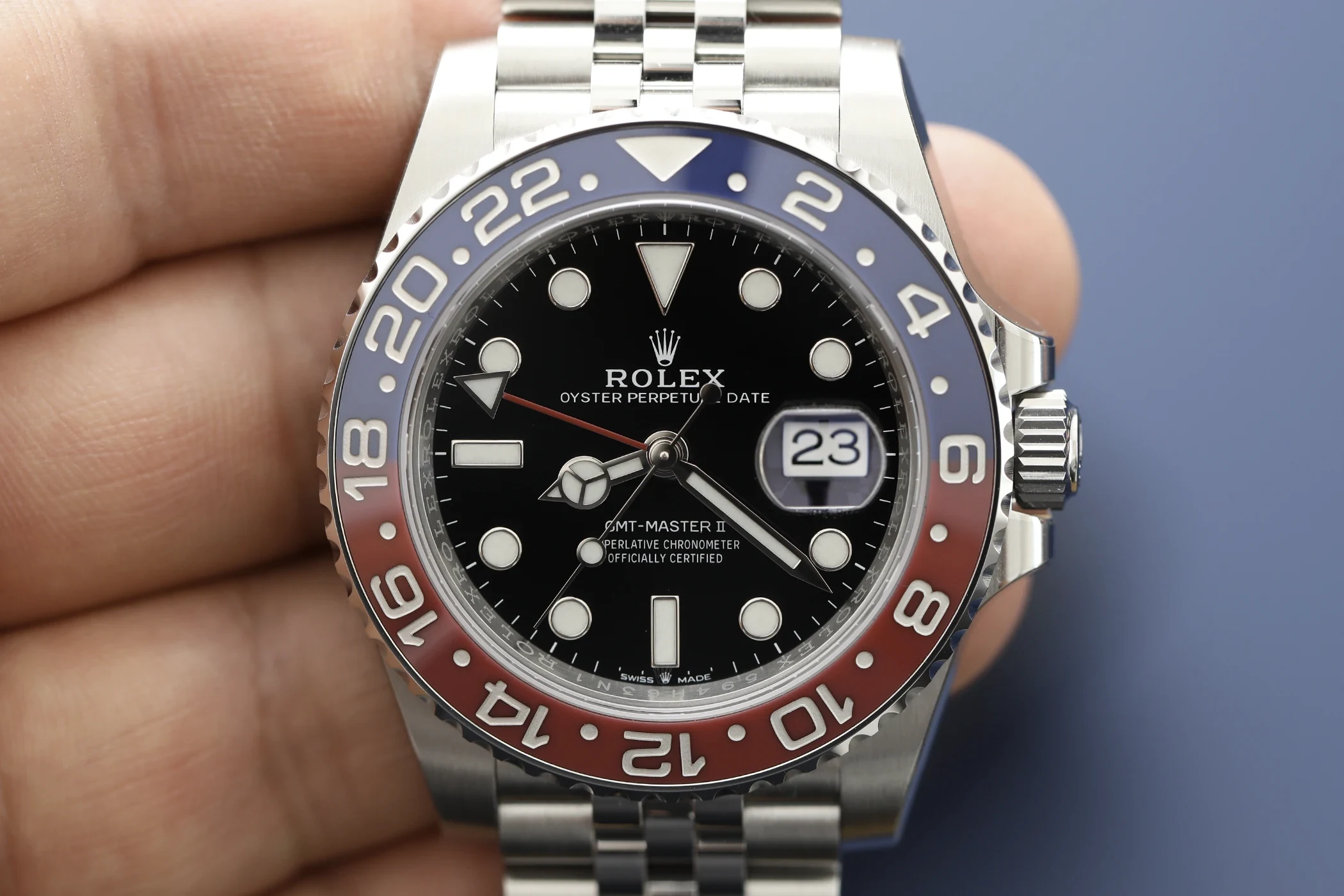 Eine Nahaufnahme der Rolex ref. 126710BLRO