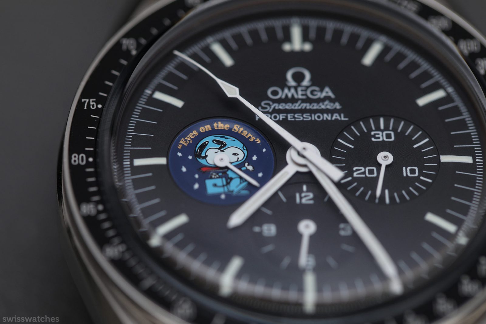 omega speedmaster snoopy 2003