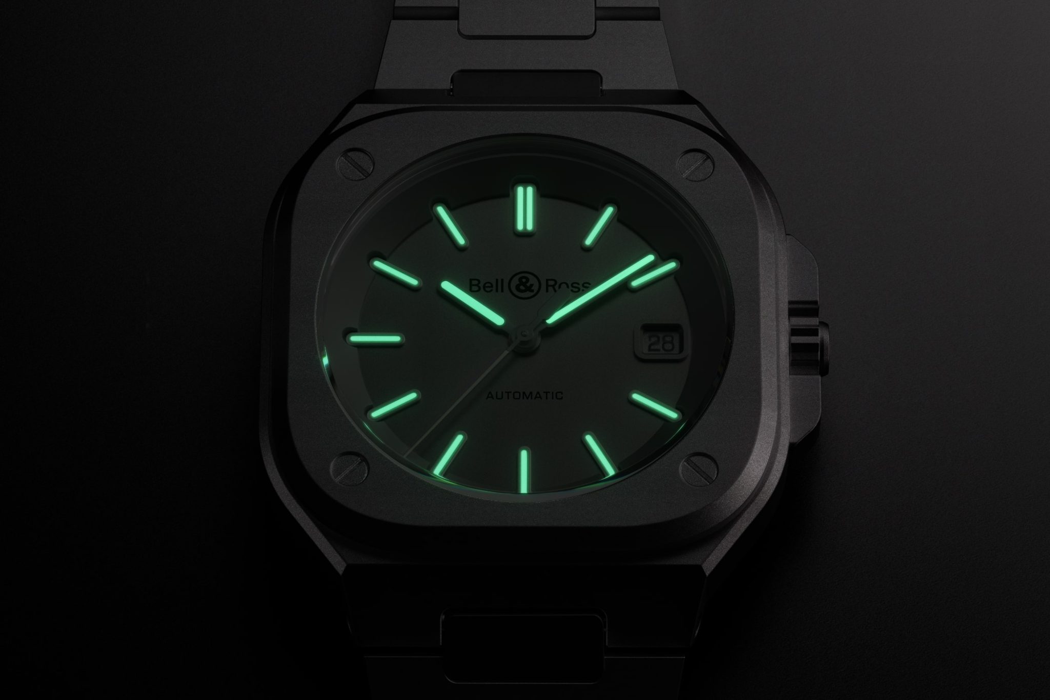 Bell-Ross-05-HOROLUM-Dial-super-luminova-c5-green-lumen-close-up