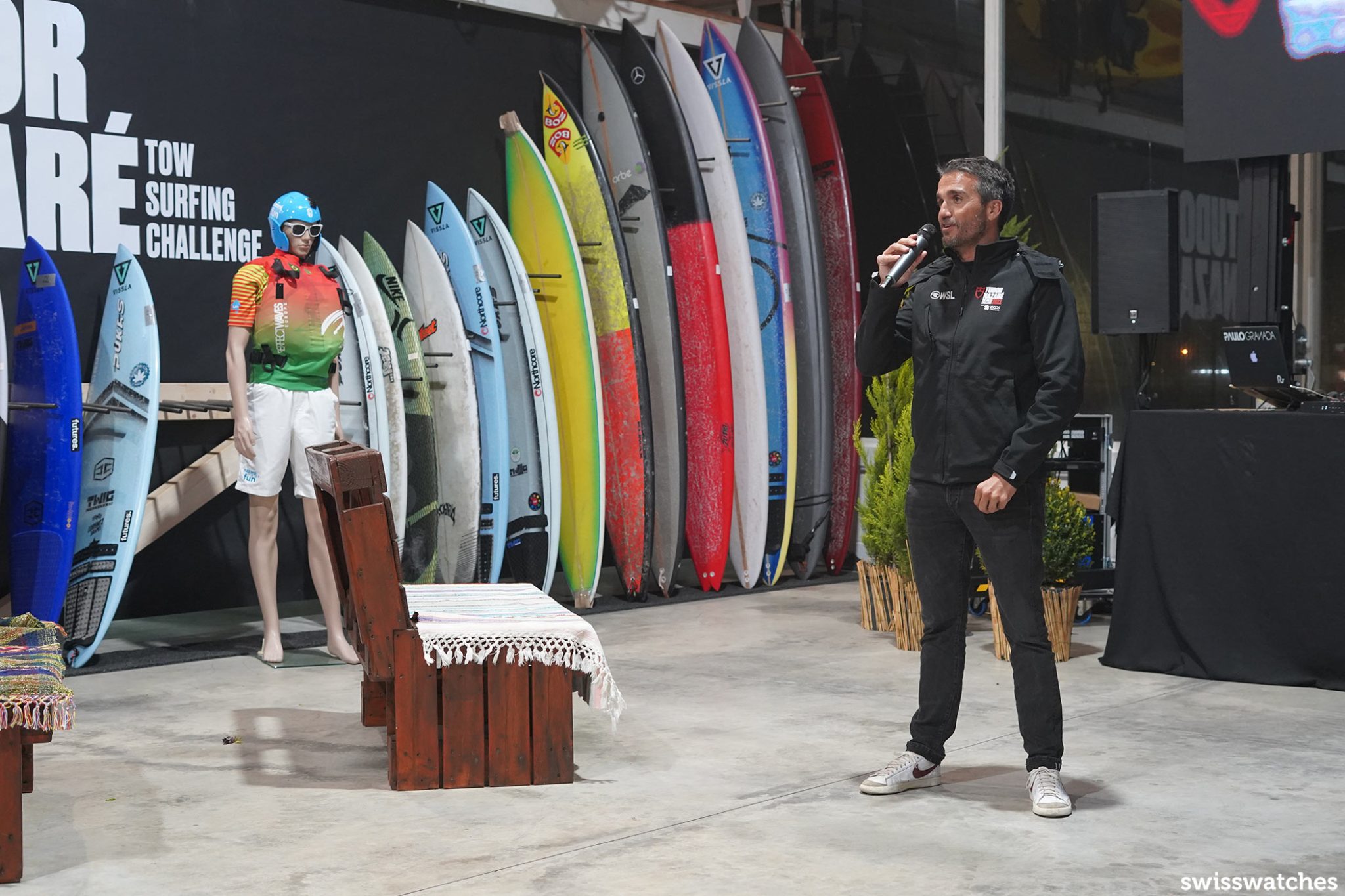 TUDOR-und-der-WSL-Tow-Surfing-Wettbewerb-in-Nazare-2022-Surfer-Francisco-Spínola