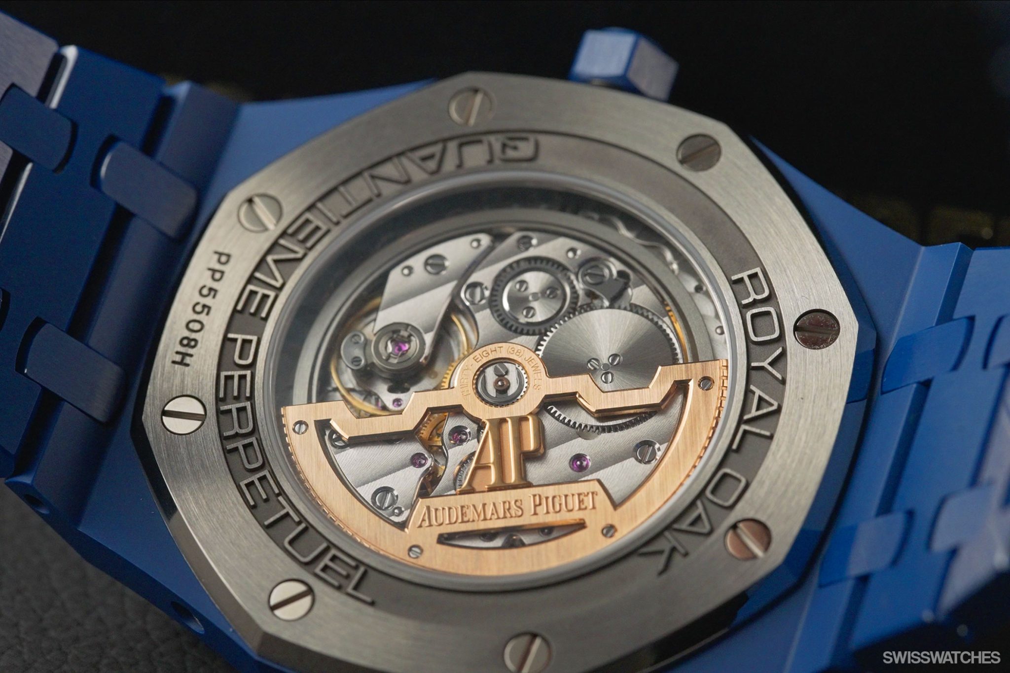 Die Audemars Piguet Royal Oak Ewiger Kalender aus blauer Keramik  Swisswatches Magazine