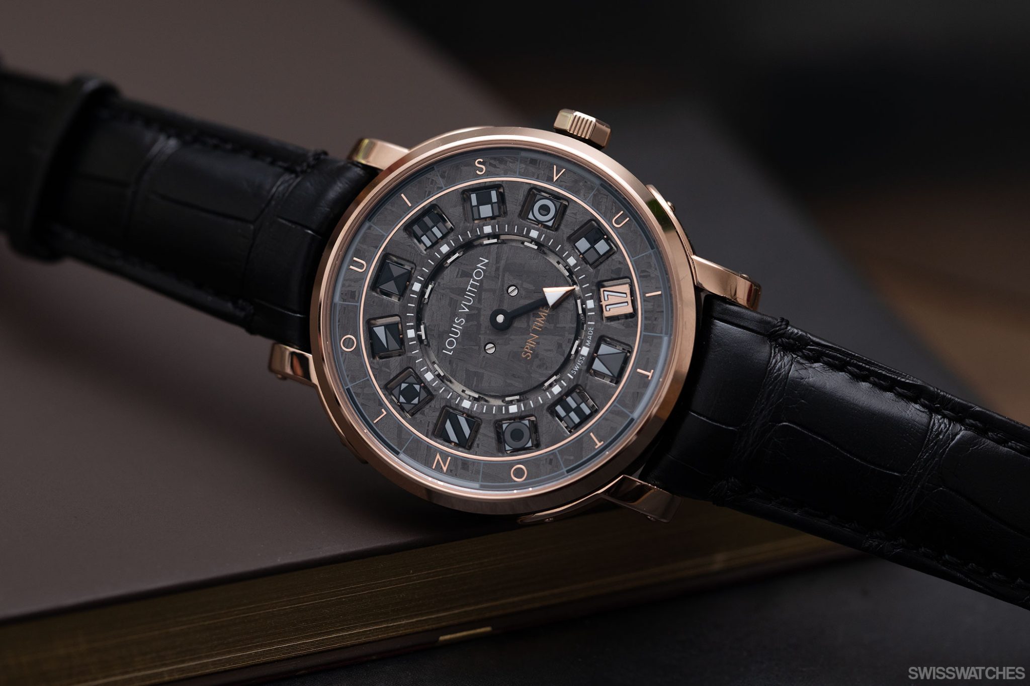Louis-Vuitton-Escale-Spin-Time-Meteorite-Zifferblatt-in-Rotgold