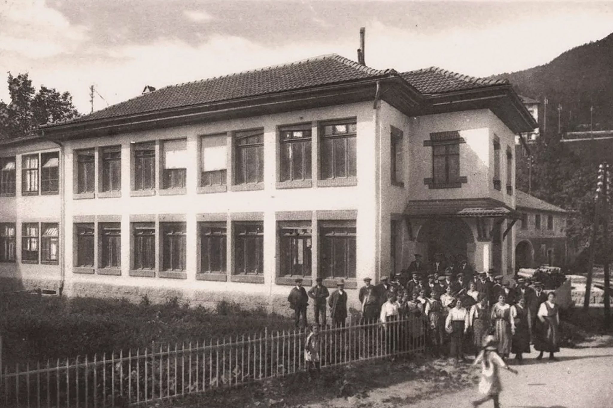 Die-Werkstatt-In-Villeret-Um-1920