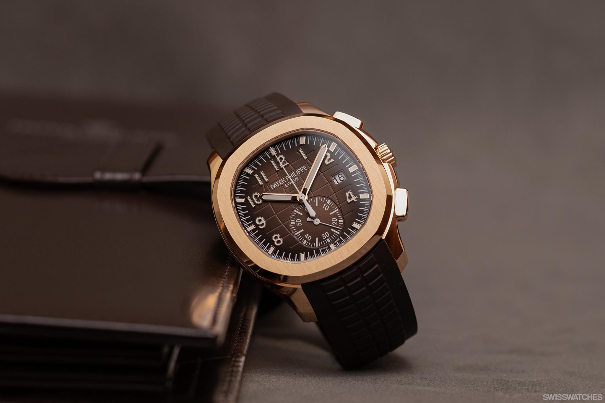 Patek-Philippe-Aquanaut-Flyback-Chronograph-5968R-001-in-Rosegold-WW-2023