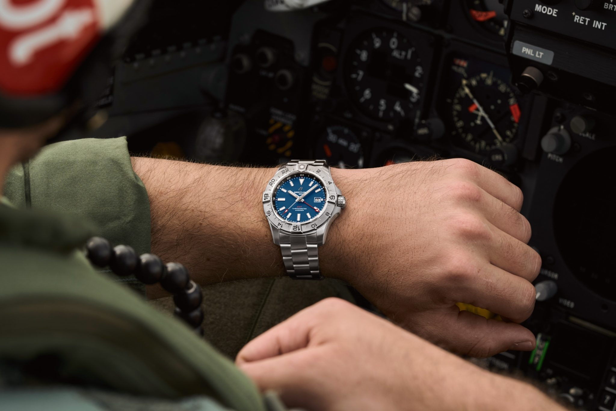 Breitling-Avenger-Automatic-GMT-44-Wristshot-Blue-Bracelet
