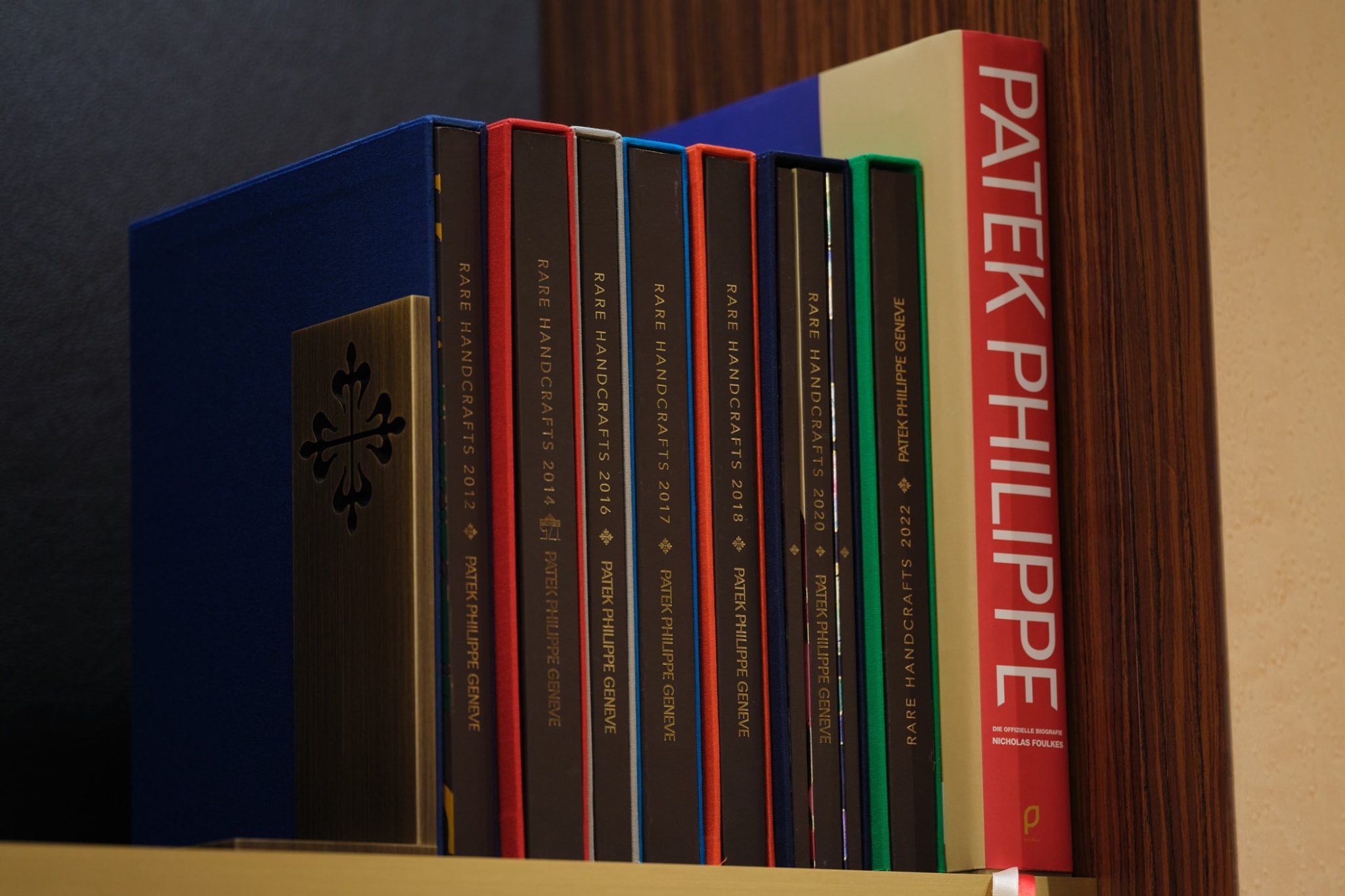 Patek-Philippe-Boutique-Hamburg-Wempe-Detail_Bookshelf