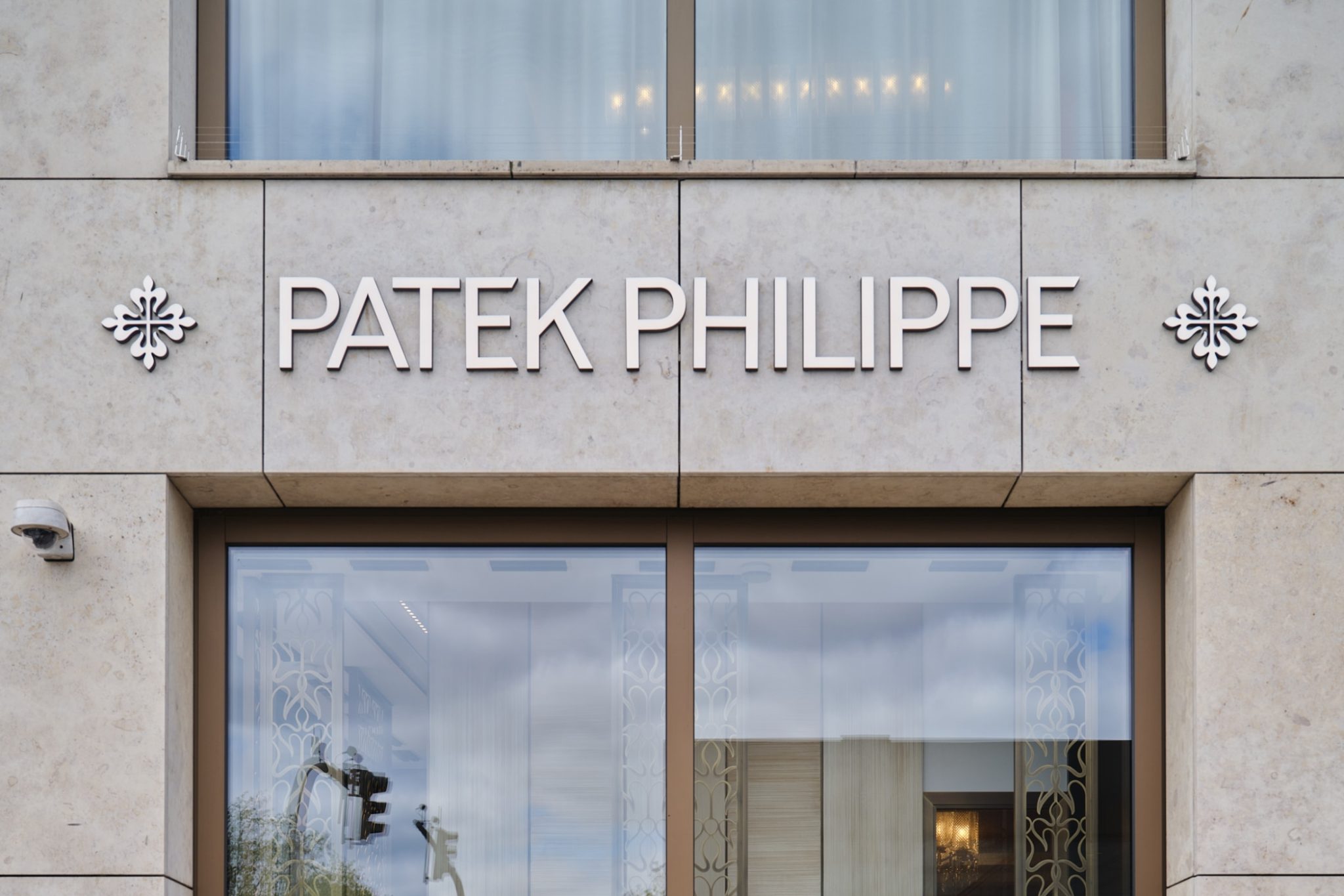Patek-Philippe-Boutique-Hamburg-Wempe-Outside_Face_Shopwindow