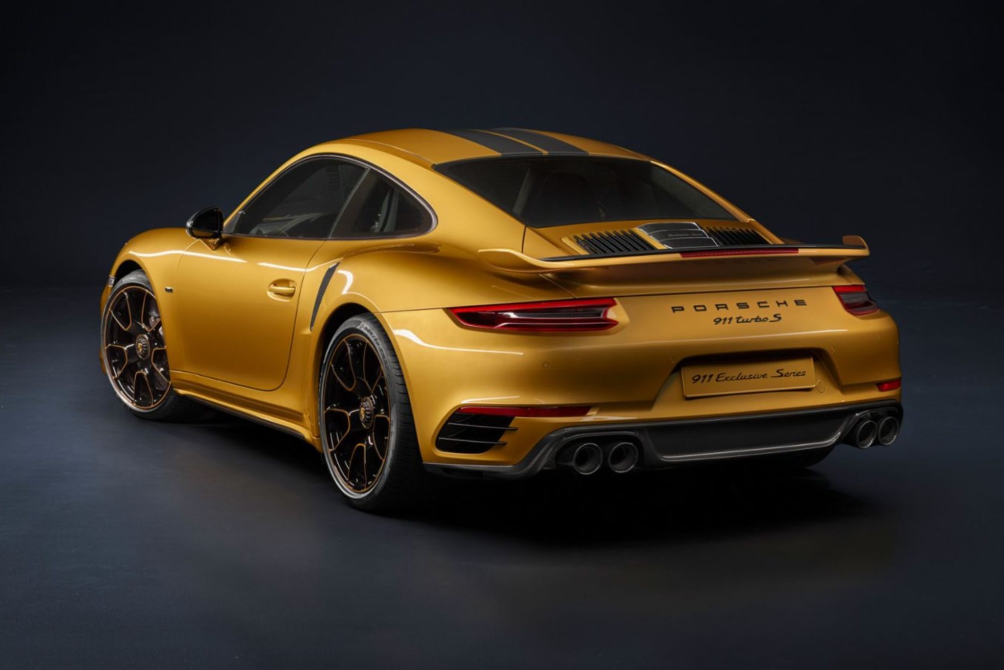 porsche-911-turbo-s-gold-exclusive-hinten