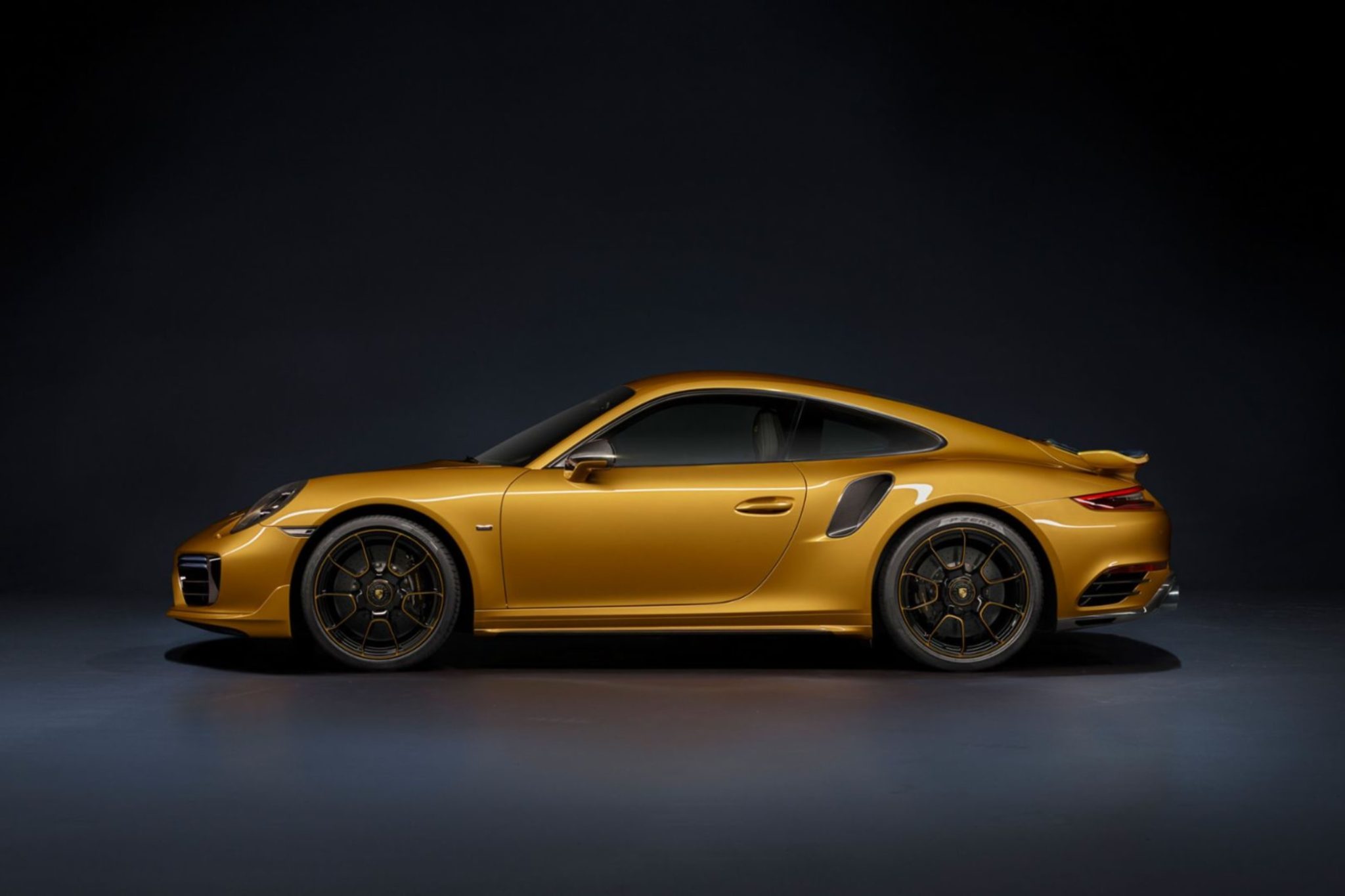 porsche-911-turbo-s-gold-exclusive-seite