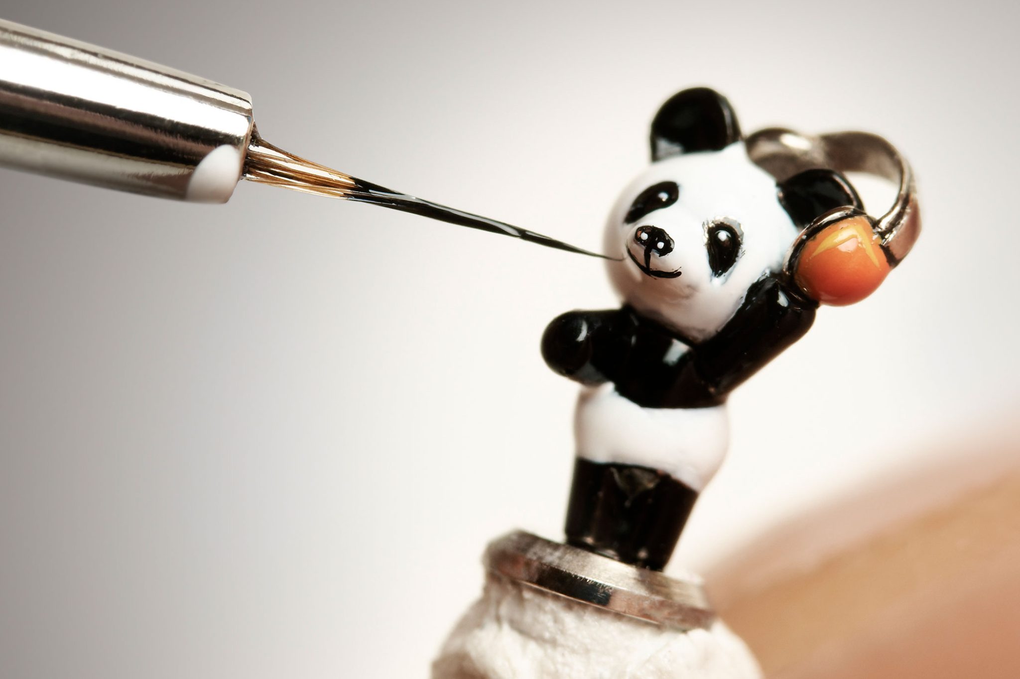 independent-watchmakers-mbandf-mit-moser-streamliner-panda-figur-only-watch-2023
