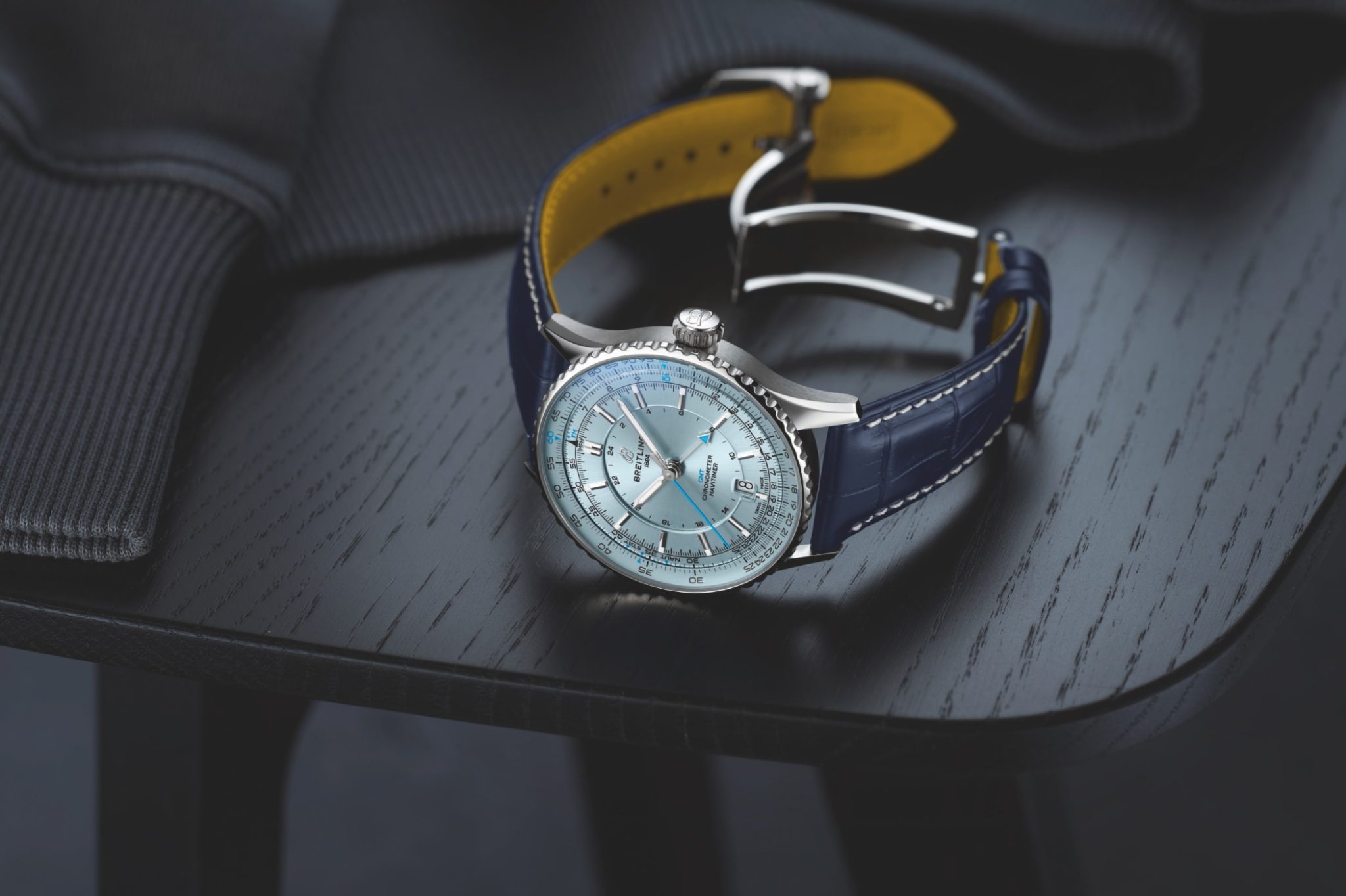 breitling-navitimer-automatic-gmt-41-iceblue-strap