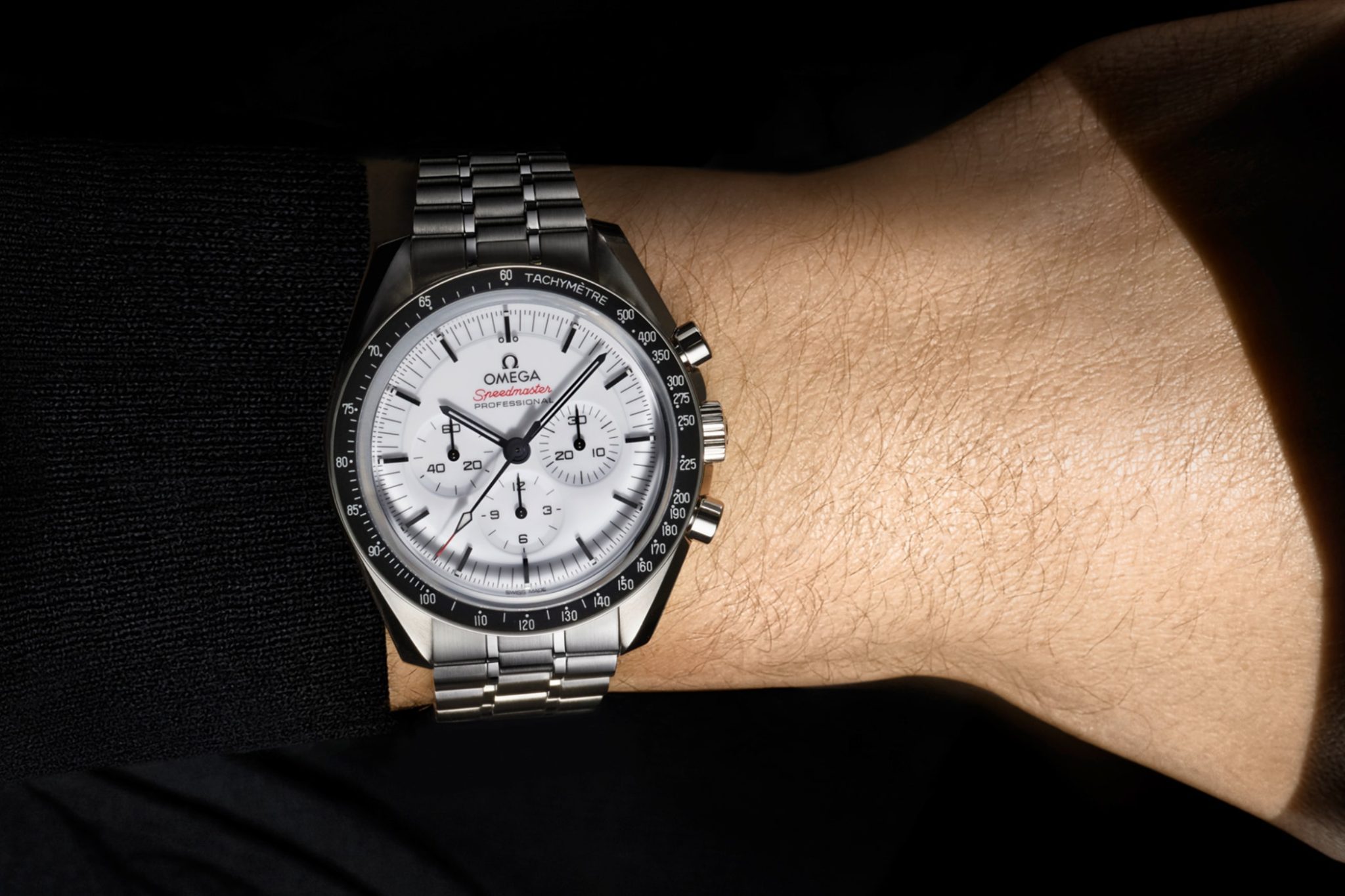 omega-speedmaster-professional-moonwatch-white-dial-310.30.42.50.04.001-wristshot