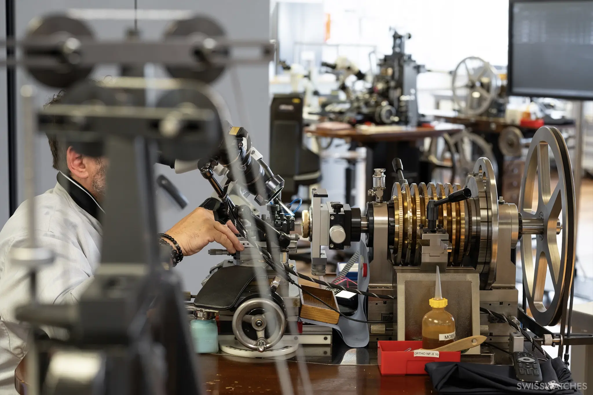 Eine Guilloche Maschine in der Breguet Manufaktur