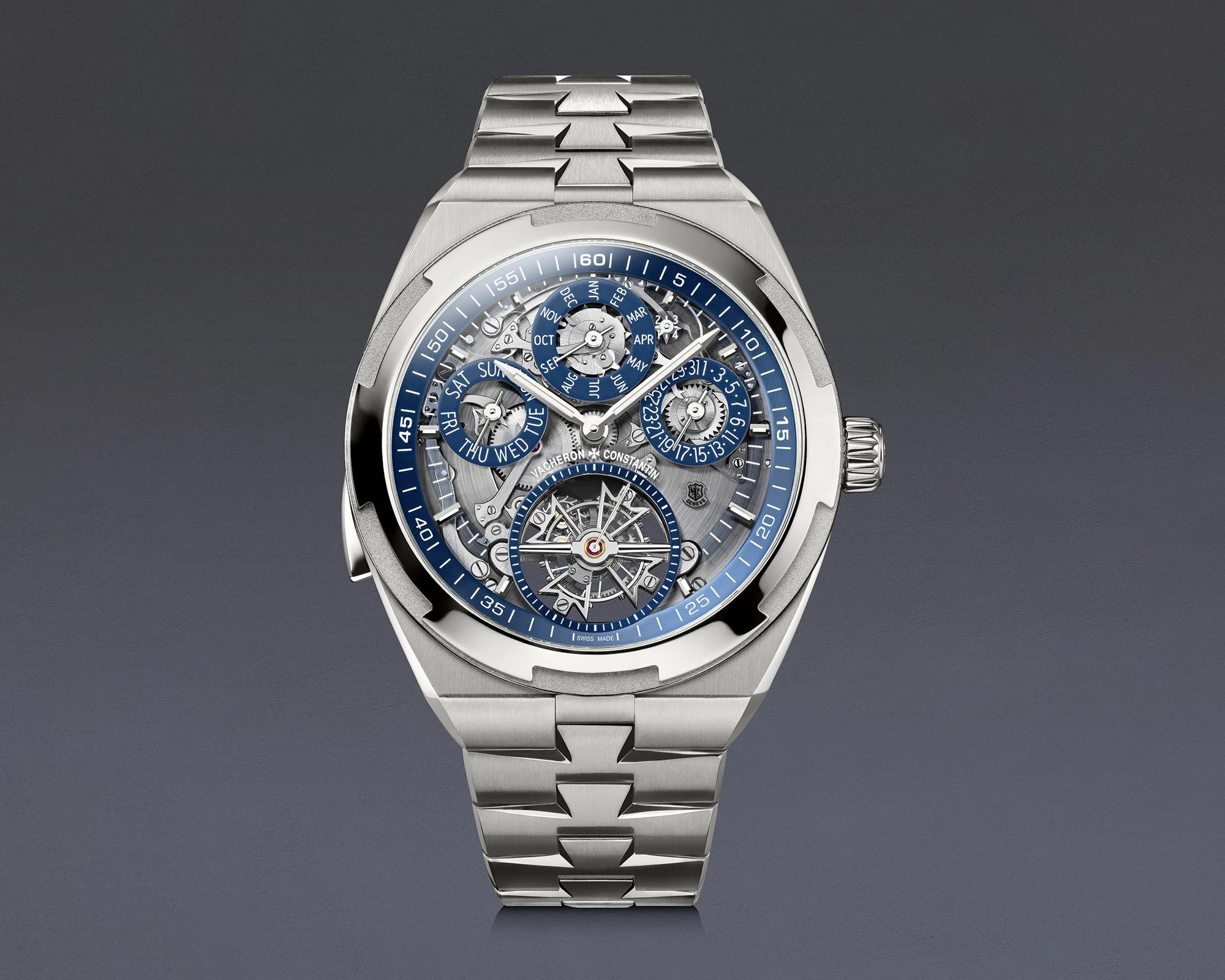 Die Vacheron Constantin Overseas Grand Complication Openface Ref. 6510V/110T-128C in einer Nahaufnahme