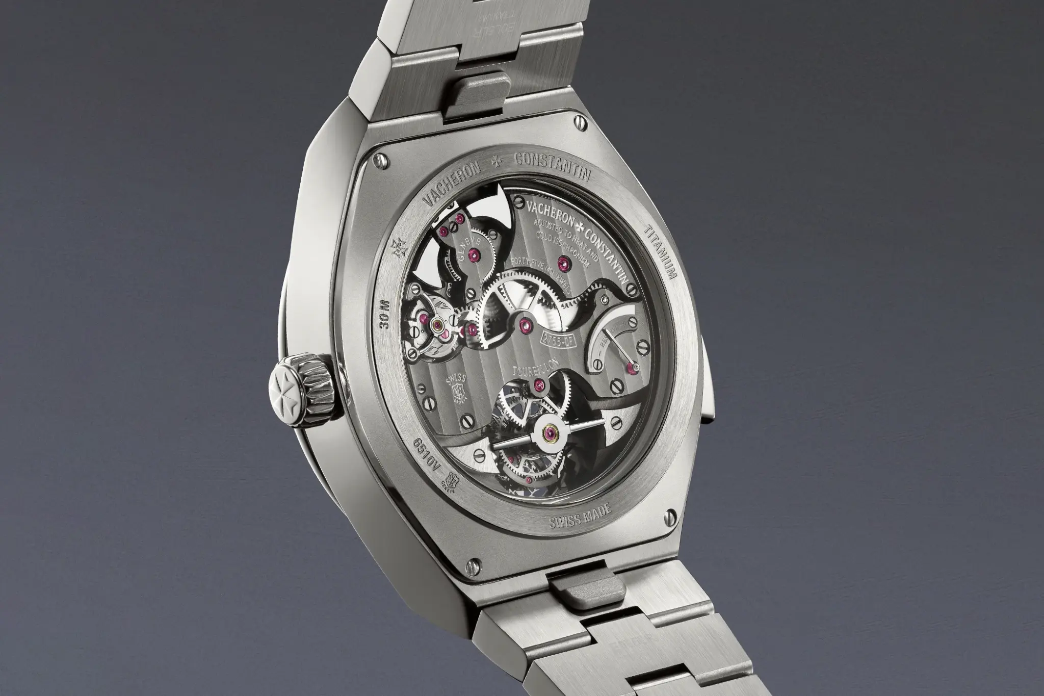 Die Gehäuserückseite der Vacheron Constantin Overseas Grand Complication Openface Ref. 6510V/110T-128C