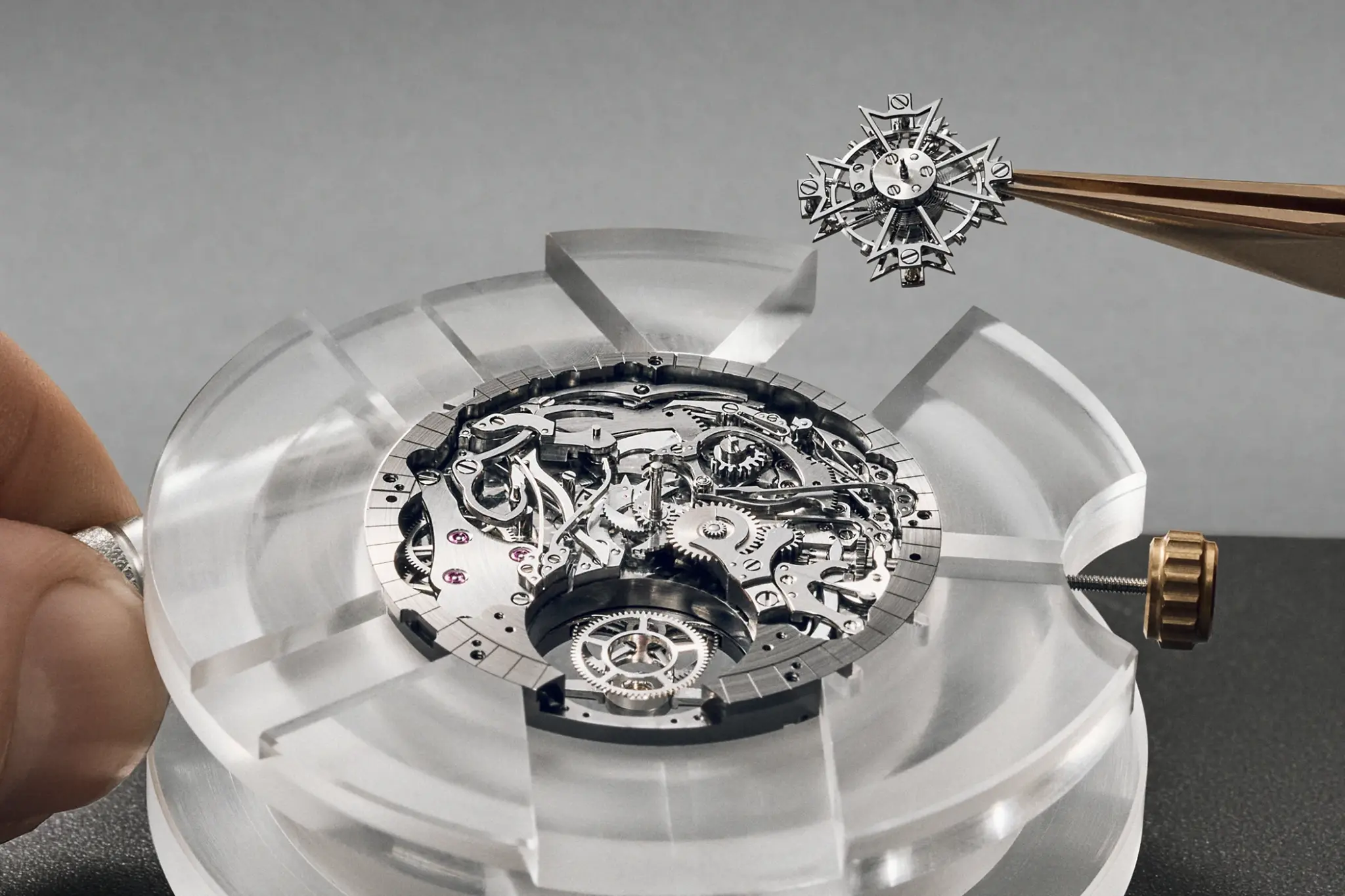 Die Tourbillonvorrichtung der Vacheron Constantin Overseas Grand Complication Openface Ref. 6510V/110T-128C